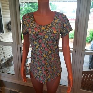 LulaRoe tshirt size small